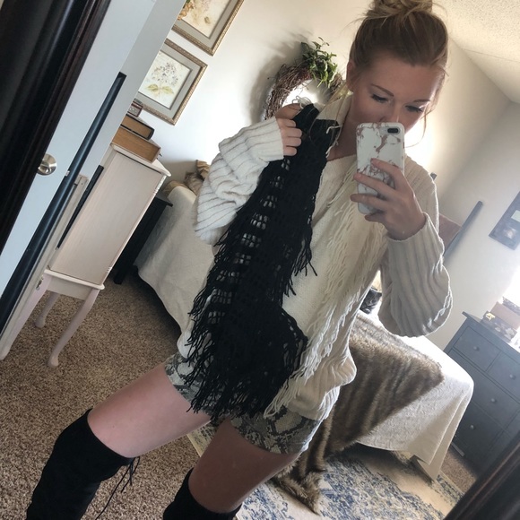 knit b+w infinity scarf - Picture 4 of 6